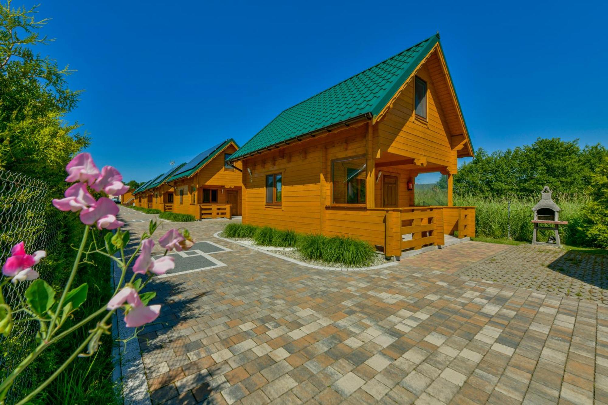Domki, Apartamenty I Restauracja Wloczega Gąski Exteriér fotografie